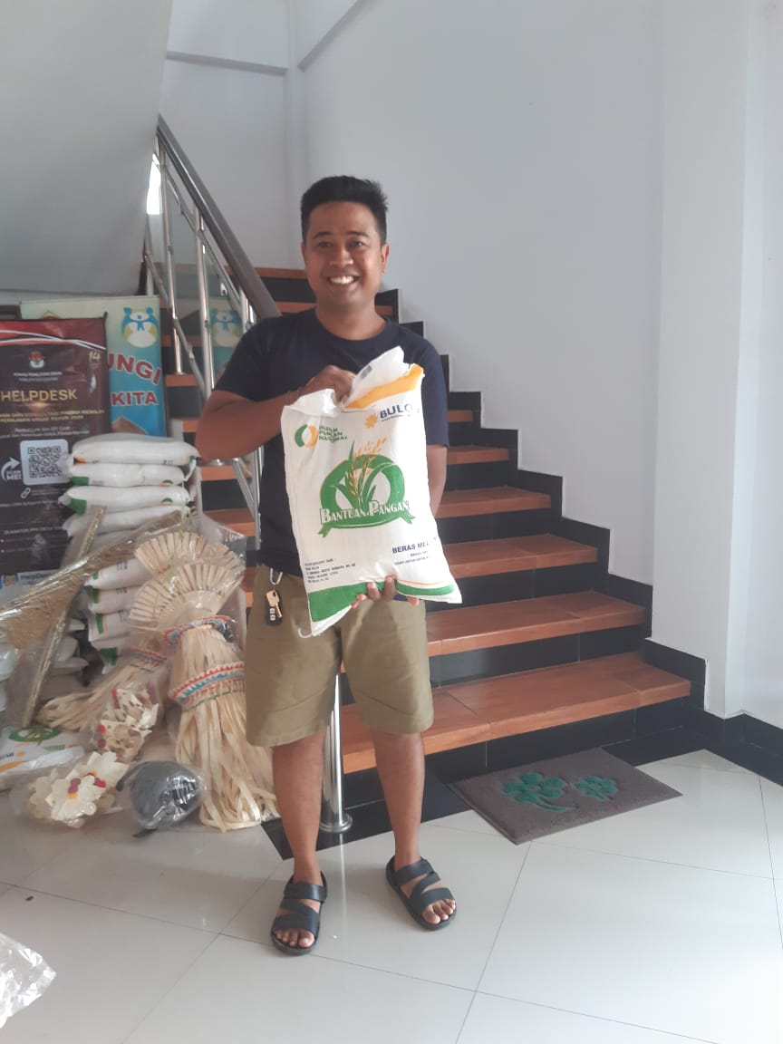 PENYERAHAN BERAS BULOG